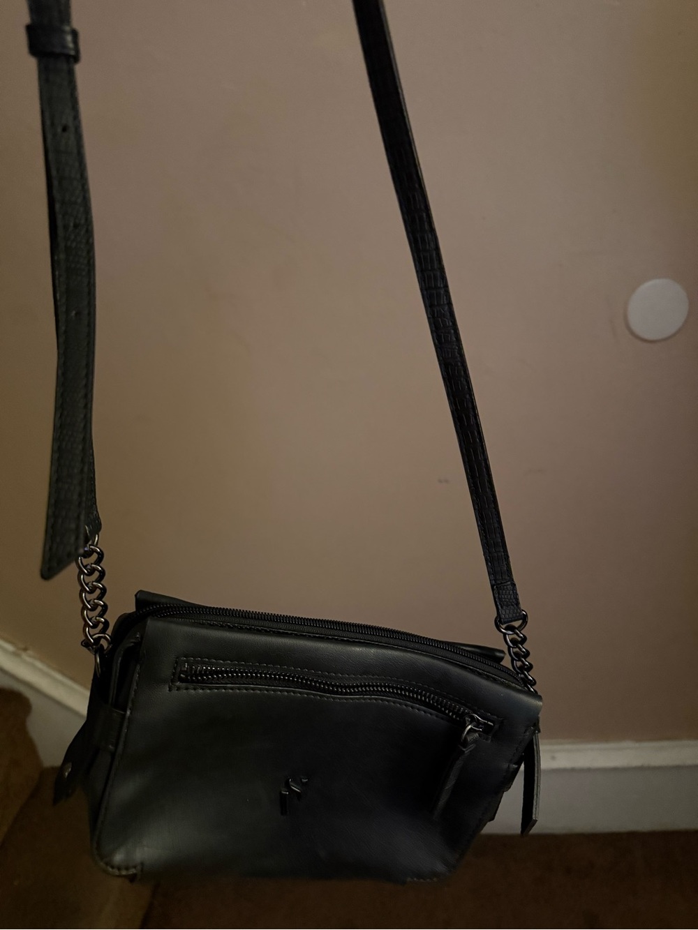 Vera Wang Black Leather Crossbody Bag with Chain Strap